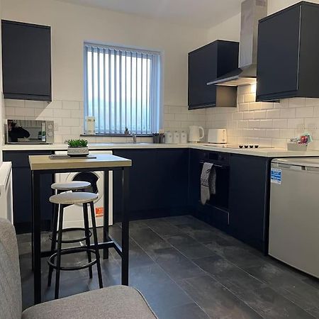 Modern Apartment With En-Suite & Private Kitchen Stoke-on-Trent Exterior photo